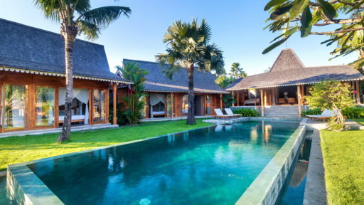 Mannao Estate Swimming pool 1