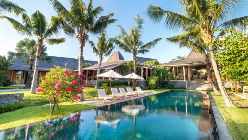 Mannao Estate Swimming pool 2