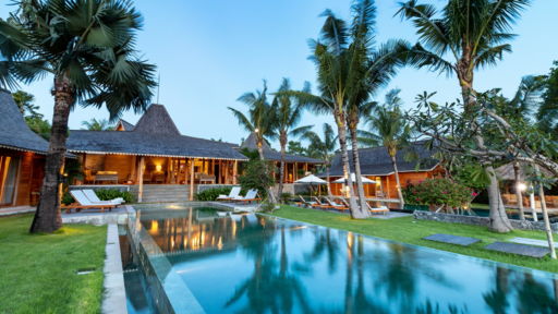 Mannao Estate Swimming pool 1