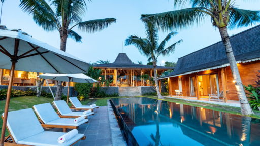 Mannao Estate Swimming pool 2