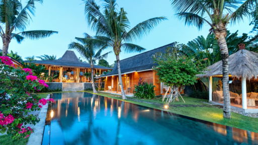 Mannao Estate Swimming pool 2