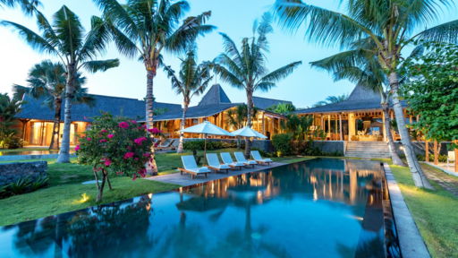 Mannao Estate Swimming pool 2