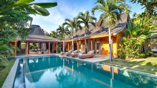 Mannao Estate Swimming pool 3