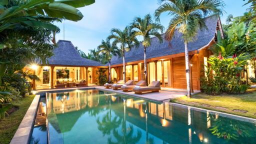 Mannao Estate Swimming pool 3