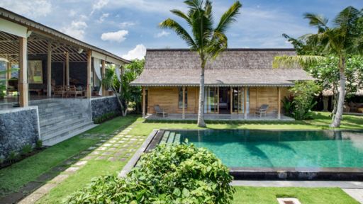 Mannao Estate Swimming pool 2