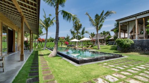 Mannao Estate Swimming pool 2