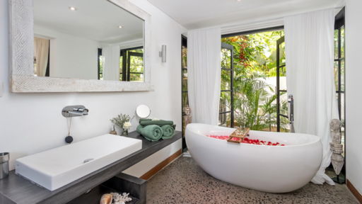 Villa Lora Bedroom 1