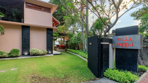 Villa Pantai Candidasa Parking